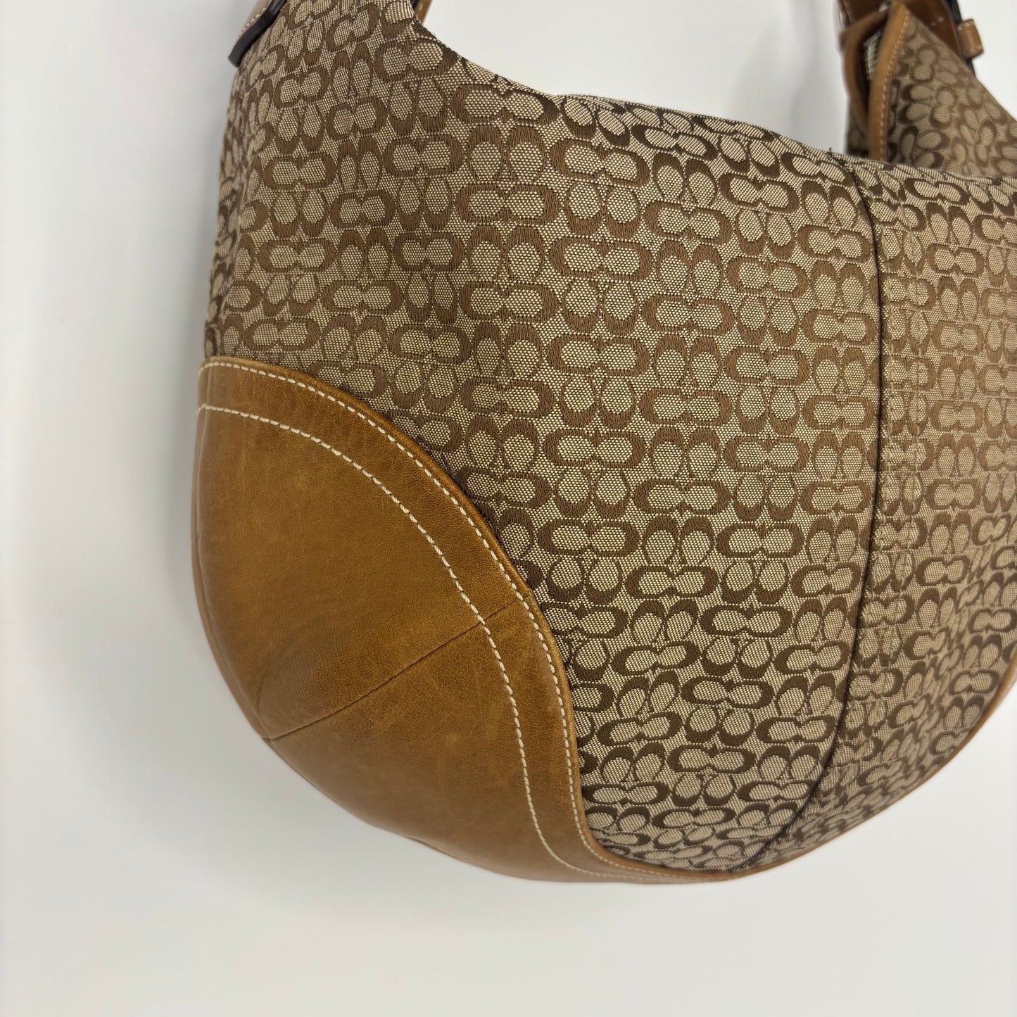 Coach Signature Hobo - Brown