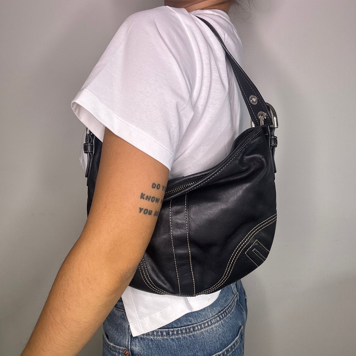 Coach Leather Signature Hobo Small - Black